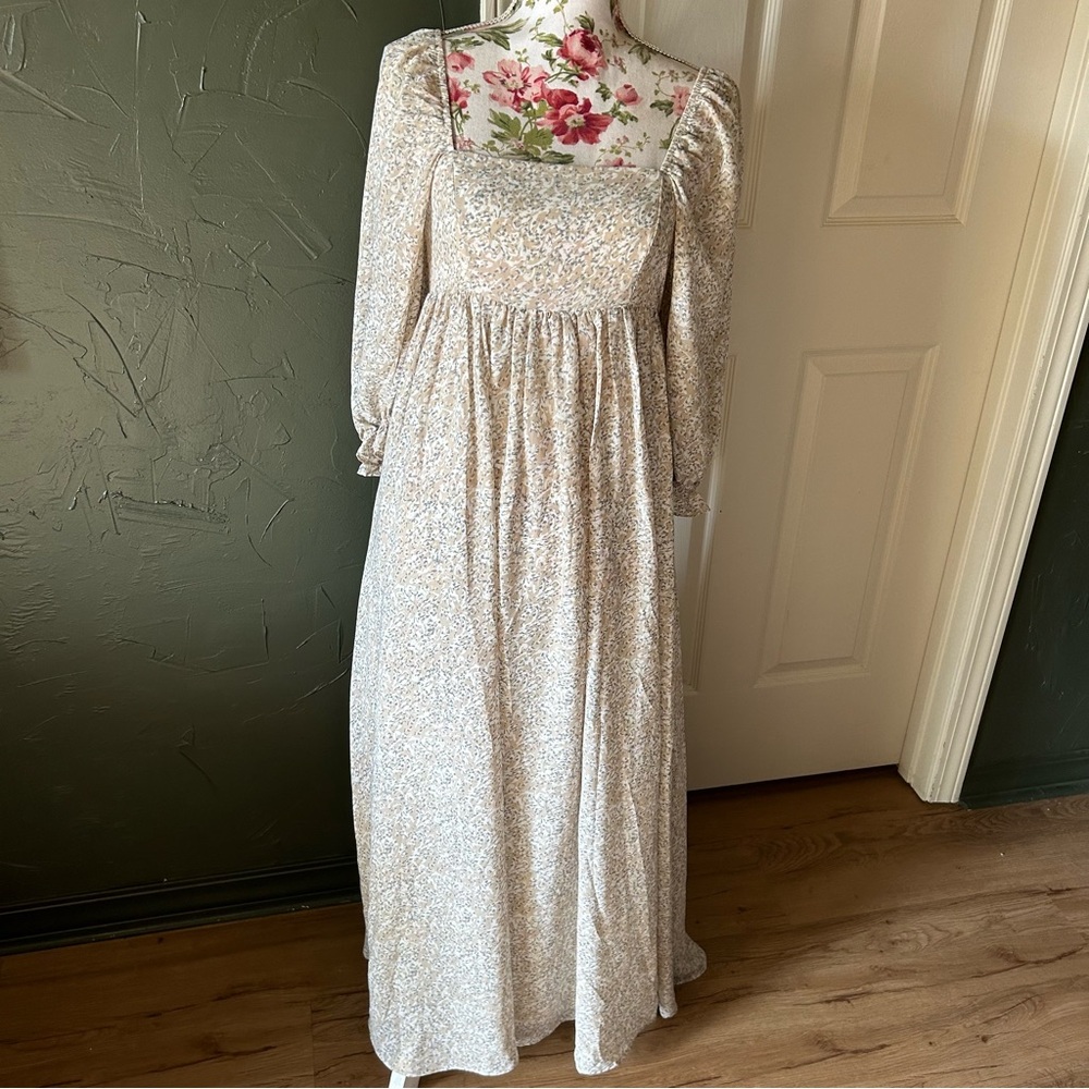 Storia Cream Floral Maxi Dress